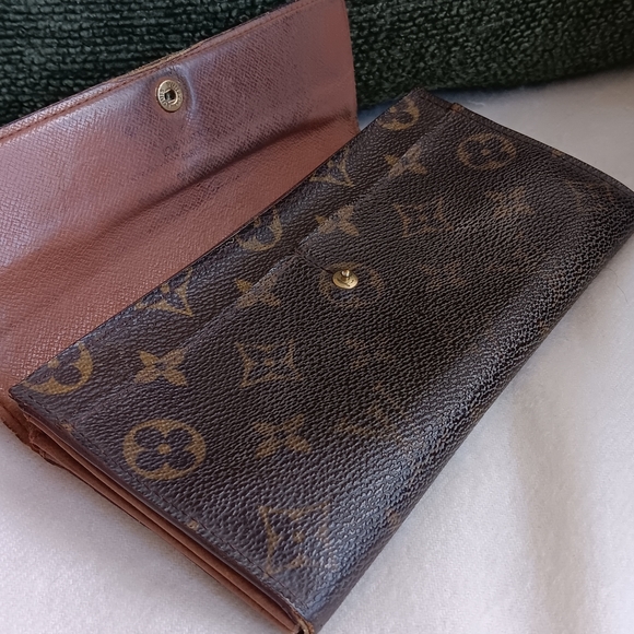 Louis Vuitton Monogram Wallet - Picture 13 of 16